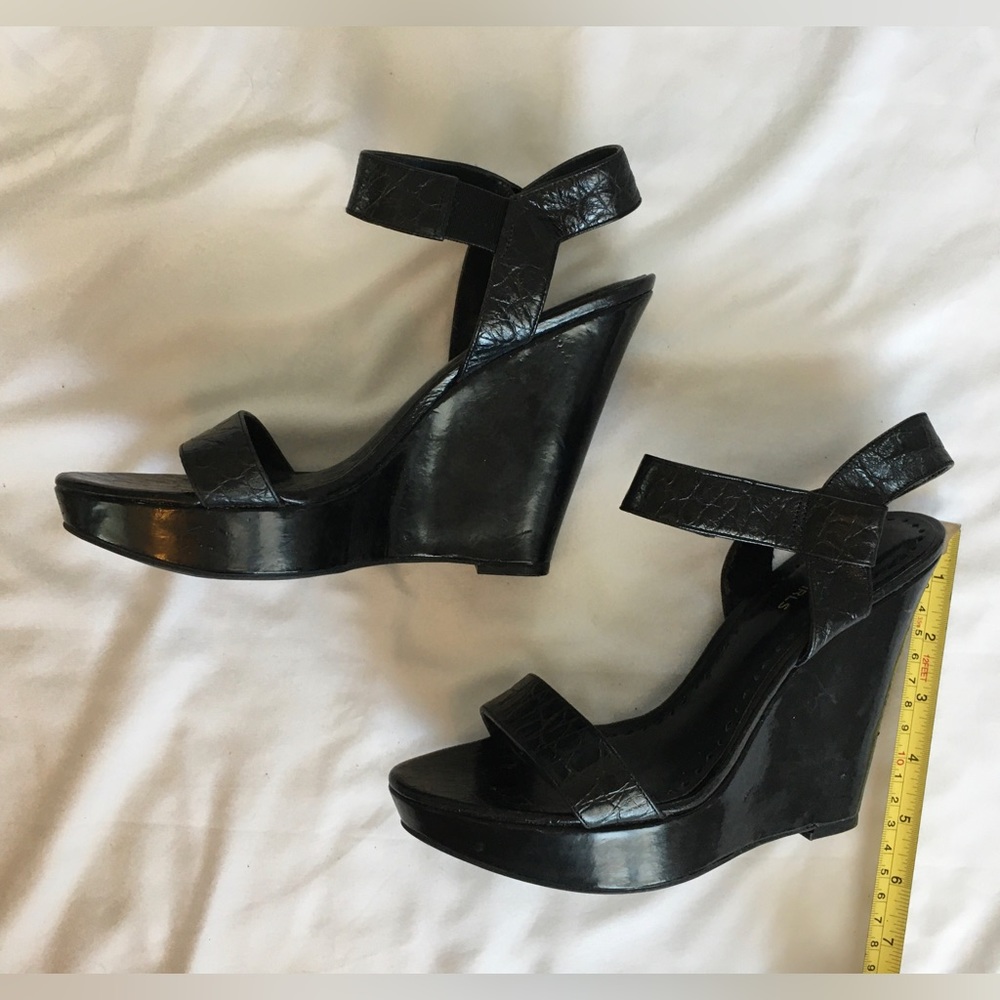 Vintage BCBGirls black platform snakeskin like pattern wedge sandals.